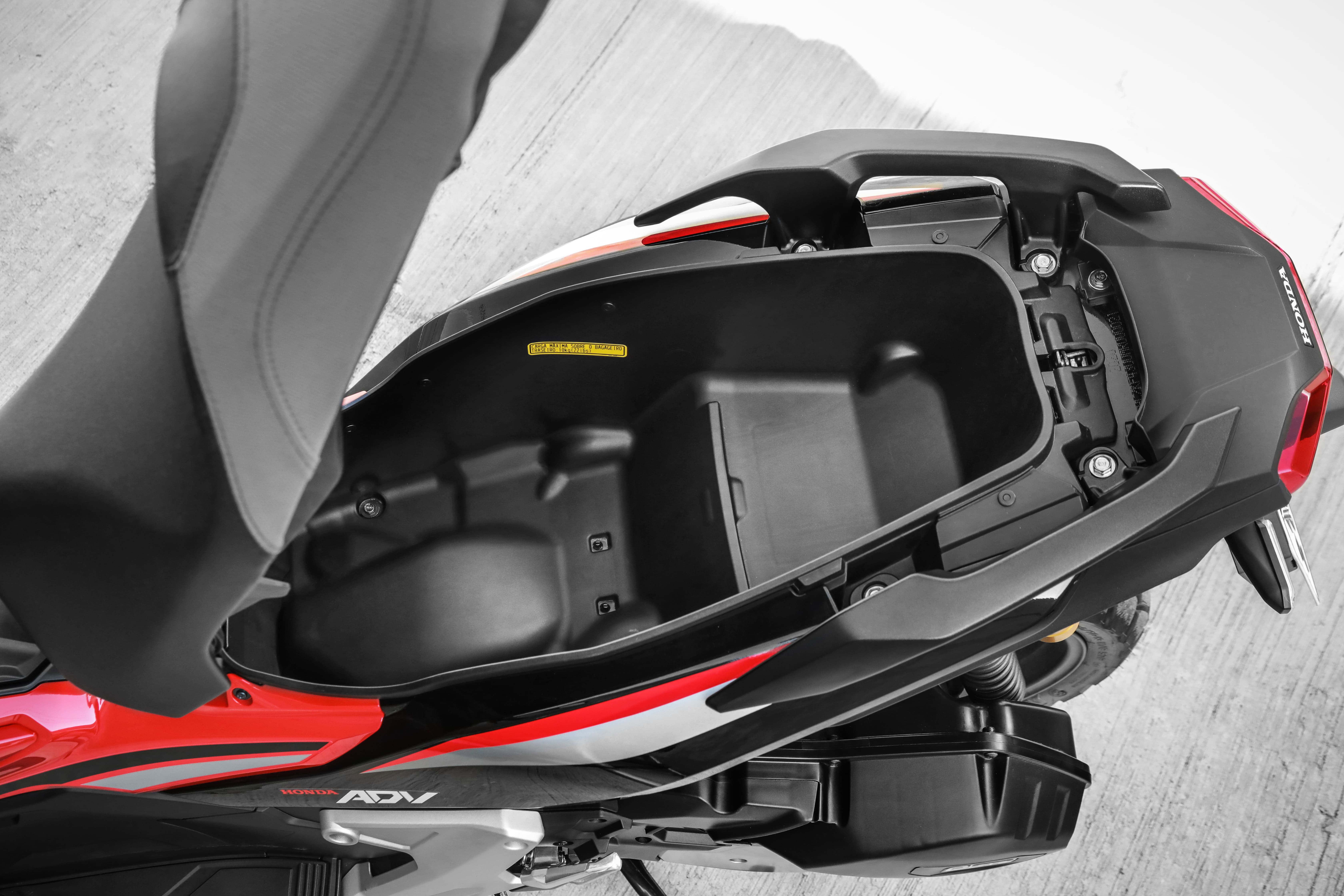 Honda PCX ou ADV? – vantagens de cada um | Blog Honda Motos | Artigos e